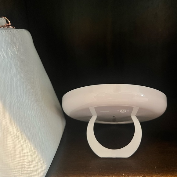 Monat mini LED light vanity mirror and wristlet - Picture 2 of 5